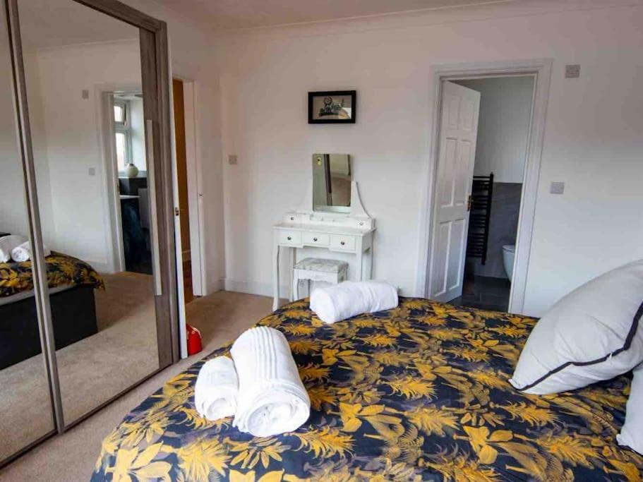 1 Bedroom Self Contained Apartment In Christchurch Winkton Luaran gambar