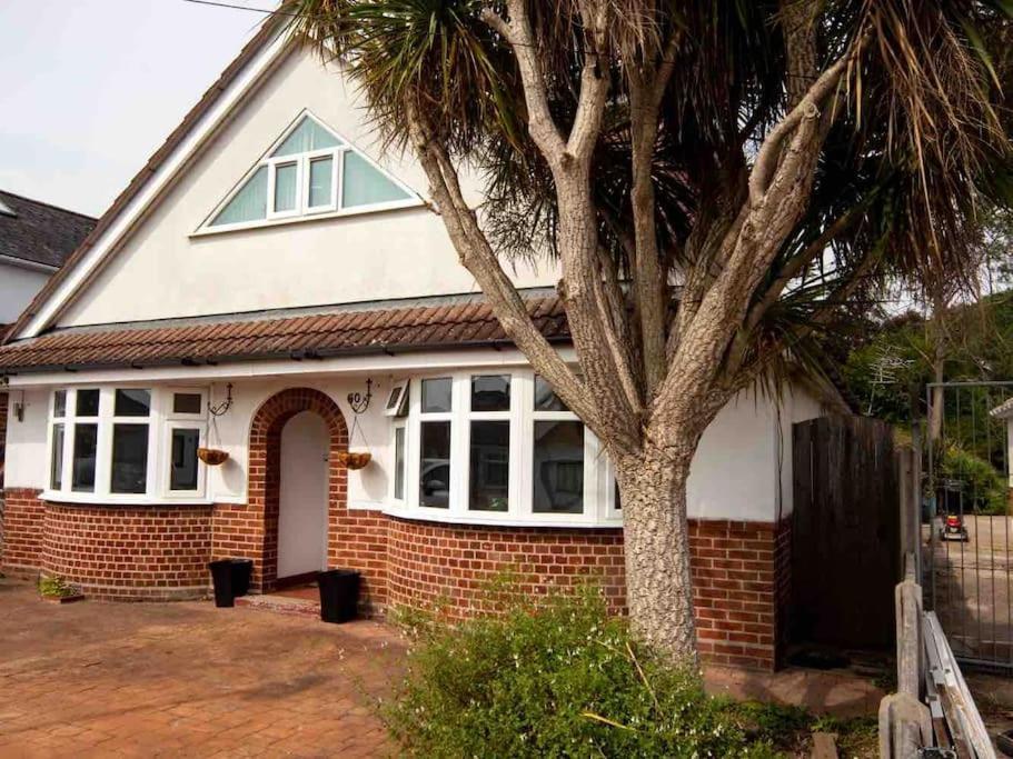 1 Bedroom Self Contained Apartment In Christchurch Winkton Luaran gambar